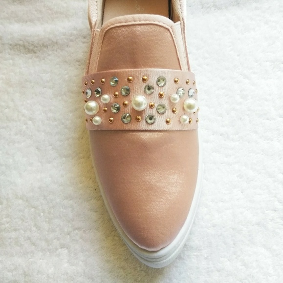 Last 1 HOST PICK NIB  Slip-on Blush Sneakers - Picture 7 of 8